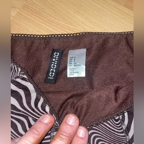 COPY - Y2K brown and beige mesh mini skirt ! 🤩🤎🖤🤎✨ (new without tags!) - Picture 4 of 10